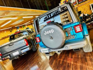JL WRANGLER JEEP ジープ　ラングラー　スピーカー交換　ツイーター　フルレンジ　ワイドレンジ　ミッドレンジ　ミッドベース　4インチ　3インチ　2インチ　Audible Physics RAM2 RAM3 エンクロージャー　KICKER 音質 カーオーディオ 純正 CarPlay サウンドバー　ダッシュ　ダッシュ上　ツイドラー　ダッシュ下　ルーフ　リアスピーカー　ボックス　エンクロージャー　HOT WIRED 名古屋　ホットワイヤード　オーディブル