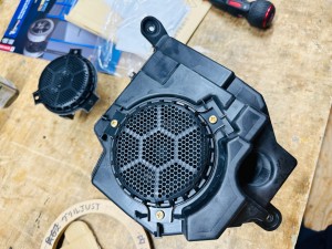 JL WRANGLER JEEP ジープ　ラングラー　スピーカー交換　ツイーター　フルレンジ　ワイドレンジ　ミッドレンジ　ミッドベース　4インチ　3インチ　2インチ　Audible Physics RAM2 RAM3 エンクロージャー　KICKER 音質 カーオーディオ 純正 CarPlay サウンドバー　ダッシュ　ダッシュ上　ツイドラー　ダッシュ下　ルーフ　リアスピーカー　ボックス　エンクロージャー　HOT WIRED 名古屋　ホットワイヤード　オーディブル