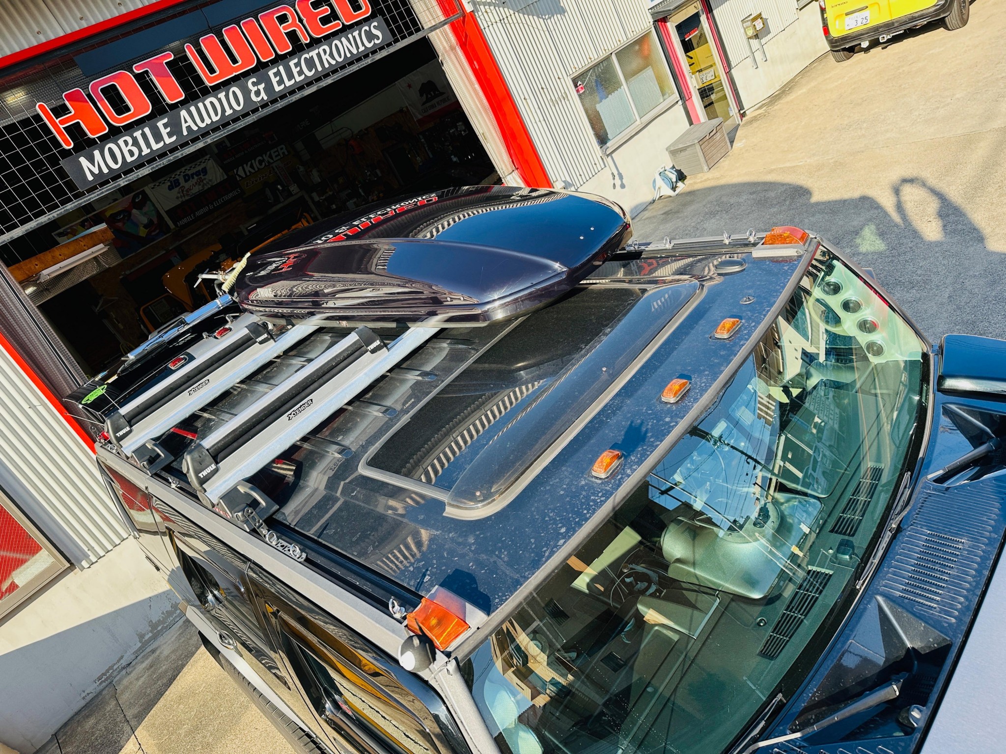 HUMMER H2 純正ルーフバーにルーフボックスを取付。　THULE SPIRT820