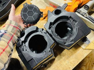 JL WRANGLER JEEP ジープ　ラングラー　スピーカー交換　ツイーター　フルレンジ　ワイドレンジ　ミッドレンジ　ミッドベース　4インチ　3インチ　2インチ　Audible Physics RAM2 RAM3 エンクロージャー　KICKER 音質 カーオーディオ 純正 CarPlay サウンドバー　ダッシュ　ダッシュ上　ツイドラー　ダッシュ下　ルーフ　リアスピーカー　ボックス　エンクロージャー　HOT WIRED 名古屋　ホットワイヤード　オーディブル