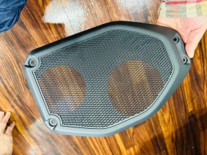 JEEP WRANGLER ジープ　ラングラー　スピーカー交換　カーオーディオ　ツイーター　ウーハー　サウンドバー　KICKER Audible Physics HOT WIRED RAM2 RAM3 周波数特性　エンクロージャー　音質　リアスピーカー　天井　ルーフ　アルパイン
