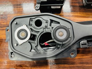 JEEP WRANGLER ジープ　ラングラー　スピーカー交換　カーオーディオ　ツイーター　ウーハー　サウンドバー　KICKER Audible Physics HOT WIRED RAM2 RAM3 周波数特性　エンクロージャー　音質　リアスピーカー　天井　ルーフ　アルパイン