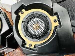 JL WRANGLER JEEP ジープ　ラングラー　スピーカー交換　ツイーター　フルレンジ　ワイドレンジ　ミッドレンジ　ミッドベース　4インチ　3インチ　2インチ　Audible Physics RAM2 RAM3 エンクロージャー　KICKER 音質 カーオーディオ 純正 CarPlay サウンドバー　ダッシュ　ダッシュ上　ツイドラー　ダッシュ下　ルーフ　リアスピーカー　ボックス　エンクロージャー　HOT WIRED 名古屋　ホットワイヤード　オーディブル