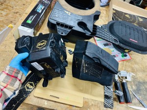JL WRANGLER JEEP ジープ　ラングラー　スピーカー交換　ツイーター　フルレンジ　ワイドレンジ　ミッドレンジ　ミッドベース　4インチ　3インチ　2インチ　Audible Physics RAM2 RAM3 エンクロージャー　KICKER 音質 カーオーディオ 純正 CarPlay サウンドバー　ダッシュ　ダッシュ上　ツイドラー　ダッシュ下　ルーフ　リアスピーカー　ボックス　エンクロージャー　HOT WIRED 名古屋　ホットワイヤード　オーディブル　インナーバッフル　オリジナル デッドニング　吸音材　調音施工