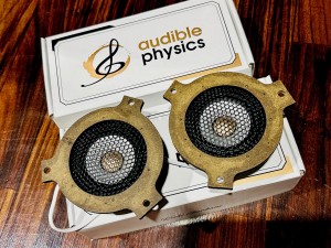 JL WRANGLER JEEP ジープ　ラングラー　スピーカー交換　ツイーター　フルレンジ　ワイドレンジ　ミッドレンジ　ミッドベース　4インチ　3インチ　2インチ　Audible Physics RAM2 RAM3 エンクロージャー　KICKER 音質 カーオーディオ 純正 CarPlay サウンドバー　ダッシュ　ダッシュ上　ツイドラー　ダッシュ下　ルーフ　リアスピーカー　ボックス　エンクロージャー　HOT WIRED 名古屋　ホットワイヤード　オーディブル　インナーバッフル　オリジナル