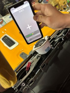Jeep Wrangler JL KL ジープ　ラングラー　スピーカー交換　カーオーディオ　スピーカー　ツイーター　ミッドレンジ　ミッドベース　ダッシュボード　スピーカーボックス　エンクロージャー　CarPlay KICKER AUDISON BLAM サブウーハー  Audible Physics オーディブル　HOT WIRED 名古屋　音質志向　音質向上　音質改善　RAM2 RAM3 背圧　デッドニング　位相　最適化　フェイズディテクタ　フェイズ　位相チェッカー