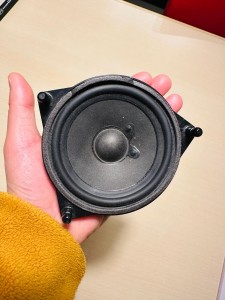 ベンツ　純正　ブルメスター　スピーカー交換　純正オーディオ　純正ナビ　burmester 3dツイーター　ツイーター　電動　ロータリー　ドアスピーカー　音質　HOT WIRED 名古屋