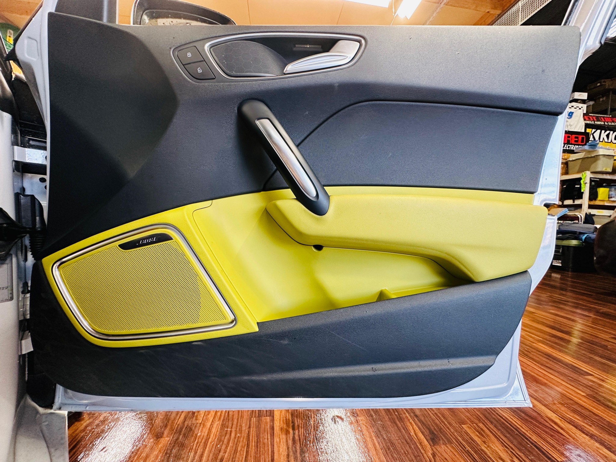 AUDI純正BOSEサウンドの音質改善の方法　その３：ドアスピーカーとツイーターの交換のご紹介 （ミッドベースとツイーター編）
