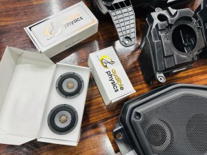 JEEP WRANGLER ジープ　ラングラー　スピーカー交換　カーオーディオ　ツイーター　ウーハー　サウンドバー　KICKER Audible Physics HOT WIRED RAM2 RAM3 周波数特性　エンクロージャー　音質　リアスピーカー　天井　ルーフ　アルパイン　ツイドラー　ミッドハイ　通販　ダッシュボード　ダッシュ下