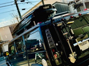 hummer h2 ルーフバー　ルーフキャリア　スノーボード　スキー　キャリ　ラック　ボックス　ジェットバッグ　thule spirit 820 カーメイト　terzo rv inno ハマー　ルーフラック　ルーフキャリア　キャンプ　荷物