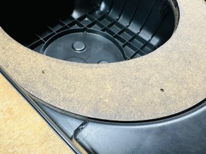 ジープ  ラングラー　Jeep Wrangler JL JK TJ YJ オーディオ　カーオーディオ　サブウーハー  ウーハー　スピーカー交換　ウーハー交換　ツイーター　防水　楕円ウーハー　エンクロージャー　デッドニング　低音　音質　アンプ　バッフル　重低音　ホットワイヤード　HOT WIRED カーオーディオ専門店　ALPINE ROCKFORD アルパイン　純正ナビ　ジープ 純正　ALL WEATHER バッフル　インナーバッフル