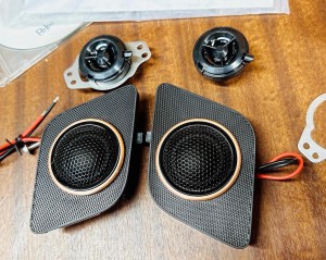 デリカ　D5 スピーカー交換　ツイーター交換　オーディオ　カーオーディオ　デッドニング　ドアスピーカー　音質　静寂性　快適性　ツイーター埋込　埋込加工　フラッシュマウント　Mercury Car Audio CE-165 ROCKFORD