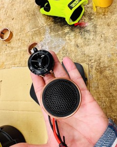 デリカ　D5 スピーカー交換　ツイーター交換　オーディオ　カーオーディオ　デッドニング　ドアスピーカー　音質　静寂性　快適性　ツイーター埋込　埋込加工　フラッシュマウント　Mercury Car Audio CE-165 ROCKFORD