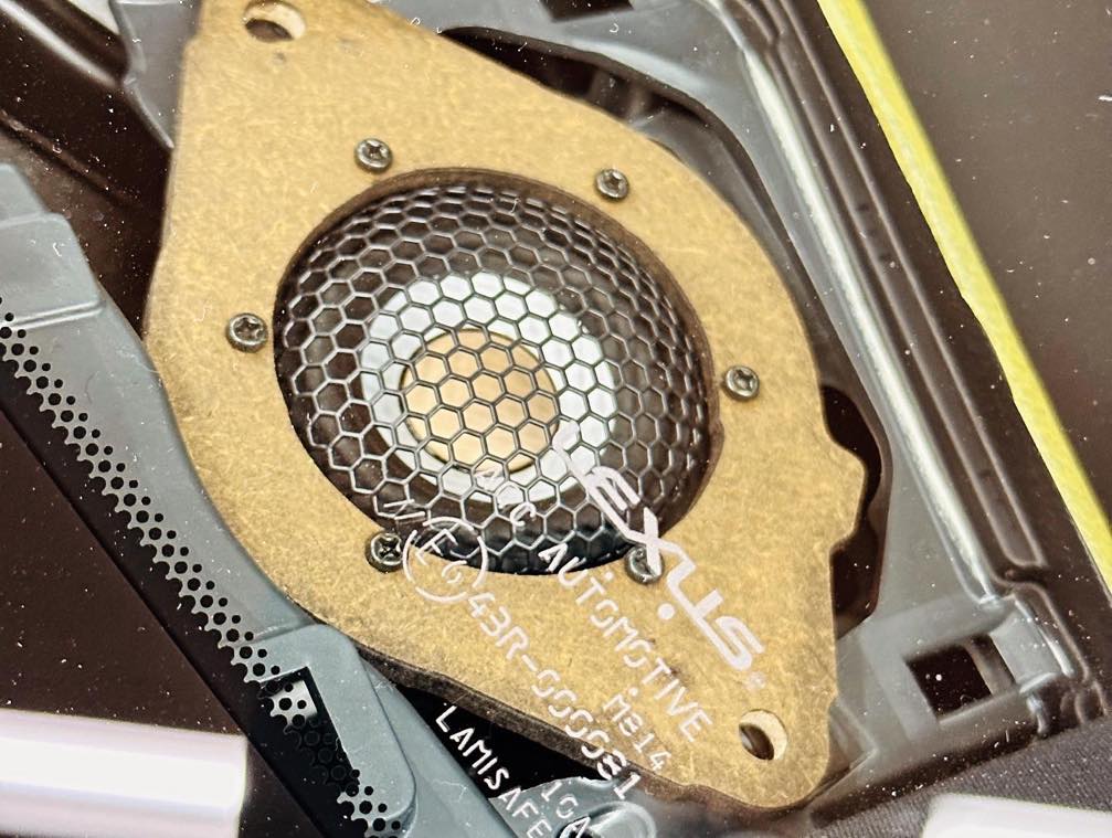 LEXUS RCF 純正マークレビンソンのスピーカー交換：ダッシュボード上の３台のスピーカーについて