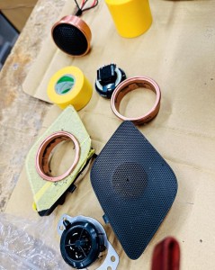 デリカ　D5 スピーカー交換　ツイーター交換　オーディオ　カーオーディオ　デッドニング　ドアスピーカー　音質　静寂性　快適性　ツイーター埋込　埋込加工　フラッシュマウント　Mercury Car Audio CE-165 ROCKFORD