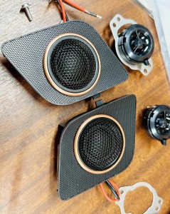 デリカ　D5 スピーカー交換　ツイーター交換　オーディオ　カーオーディオ　デッドニング　ドアスピーカー　音質　静寂性　快適性　ツイーター埋込　埋込加工　フラッシュマウント