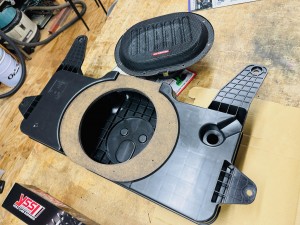 ジープ  ラングラー　Jeep Wrangler JL JK TJ YJ オーディオ　カーオーディオ　サブウーハー  ウーハー　スピーカー交換　ウーハー交換　ツイーター　防水　楕円ウーハー　エンクロージャー　デッドニング　低音　音質　アンプ　バッフル　重低音　ホットワイヤード　HOT WIRED カーオーディオ専門店　ALPINE ROCKFORD アルパイン　純正ナビ　ジープ 純正　ALL WEATHER