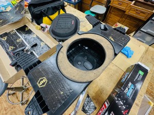 ジープ  ラングラー　Jeep Wrangler JL JK TJ YJ オーディオ　カーオーディオ　サブウーハー  ウーハー　スピーカー交換　ウーハー交換　ツイーター　防水　楕円ウーハー　エンクロージャー　デッドニング　低音　音質　アンプ　バッフル　重低音　ホットワイヤード　HOT WIRED カーオーディオ専門店　ALPINE ROCKFORD アルパイン　純正ナビ　ジープ 純正　ALL WEATHER バッフル　インナーバッフル