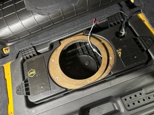 ジープ  ラングラー　Jeep Wrangler JL JK TJ YJ オーディオ　カーオーディオ　サブウーハー  ウーハー　スピーカー交換　ウーハー交換　ツイーター　防水　楕円ウーハー　エンクロージャー　デッドニング　低音　音質　アンプ　バッフル　重低音　ホットワイヤード　HOT WIRED カーオーディオ専門店　ALPINE ROCKFORD アルパイン　純正ナビ　ジープ 純正　ALL WEATHER バッフル　インナーバッフル