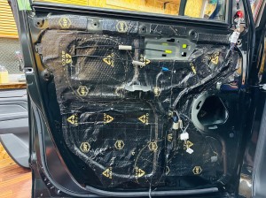 デリカ　D5 スピーカー交換　ツイーター交換　オーディオ　カーオーディオ　デッドニング　ドアスピーカー　音質　静寂性　快適性