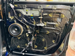 デリカ　D5 スピーカー交換　ツイーター交換　オーディオ　カーオーディオ　デッドニング　ドアスピーカー　音質　静寂性　快適性