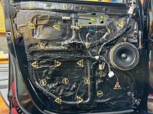 デリカ　D5 スピーカー交換　ツイーター交換　オーディオ　カーオーディオ　デッドニング　ドアスピーカー　音質　静寂性　快適性