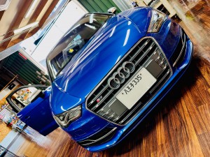 アウディ AUDI 純正ナビ　MMI 後付け　CarPlay カープレイ　ワイヤレス　動画再生　Youtube AVインターフェース　インターフェース　モジュール　後付　アンドロイド　Android Auto アンドロイドオート　ミラーリング　HDMI USB Bluetooth wi-fi iPhone スマホ　グーグルマップ　カーナビアプリ　アマソン　グーグル　マップアプリ　S3 TT A3 A4 A6 A5 A7 A8 S8 RS MMI 純正ナビ　アウディ純正　HOT WIRED 名古屋　ホットワイヤード　ユーチューブ　AIRPLAY
