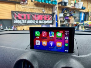 アウディ AUDI 純正ナビ　MMI 後付け　CarPlay カープレイ　ワイヤレス　動画再生　Youtube AVインターフェース　インターフェース　モジュール　後付　アンドロイド　Android Auto アンドロイドオート　ミラーリング　HDMI USB Bluetooth wi-fi iPhone スマホ　グーグルマップ　カーナビアプリ　アマソン　グーグル　マップアプリ　S3 TT A3 A4 A6 A5 A7 A8 S8 RS MMI 純正ナビ　アウディ純正　HOT WIRED 名古屋　ホットワイヤード　ユーチューブ　AIRPLAY