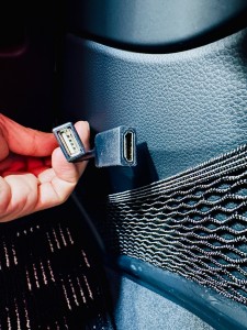 アウディ AUDI 純正ナビ　MMI 後付け　CarPlay カープレイ　ワイヤレス　動画再生　Youtube AVインターフェース　インターフェース　モジュール　後付　アンドロイド　Android Auto アンドロイドオート　ミラーリング　HDMI USB Bluetooth wi-fi iPhone スマホ　グーグルマップ　カーナビアプリ　アマソン　グーグル　マップアプリ　S3 TT A3 A4 A6 A5 A7 A8 S8 RS MMI 純正ナビ　アウディ純正　HOT WIRED 名古屋　ホットワイヤード　ユーチューブ　AIRPLAY