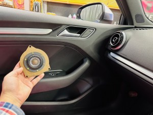 アウディ AUDI 純正ナビ　MMI 後付け　CarPlay カープレイ　ワイヤレス　動画再生　Youtube AVインターフェース　インターフェース　モジュール　後付　アンドロイド　Android Auto アンドロイドオート　ミラーリング　HDMI USB Bluetooth wi-fi iPhone スマホ　グーグルマップ　カーナビアプリ　アマソン　グーグル　マップアプリ　S3 TT A3 A4 A6 A5 A7 A8 S8 RS MMI 純正ナビ　アウディ純正　HOT WIRED 名古屋　ホットワイヤード　ユーチューブ　AIRPLAY