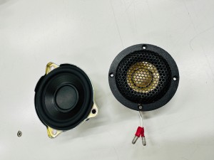 ランドローバー　純正　メリディアン　MERIDIAN ROVER DEFENDER ディフェンダー　ディスカバリー　スピーカー交換　音質　改善　音質向上　音質志向　ツイーター　サブウーハー  スコーカー　ミッドレンジ　ドアスピーカー　デッドニング　３インチ　２インチ　BLAM KICKER Audible Physics RAM2 RAM3 HOT WIRED ホットワイヤード　名古屋　レンジローバー　フリーランダー　イヴォーグ　RANAGE ROVER 純正ナビ　カーオーディオ　CarPlay ワイドレンジ　フルレンジ