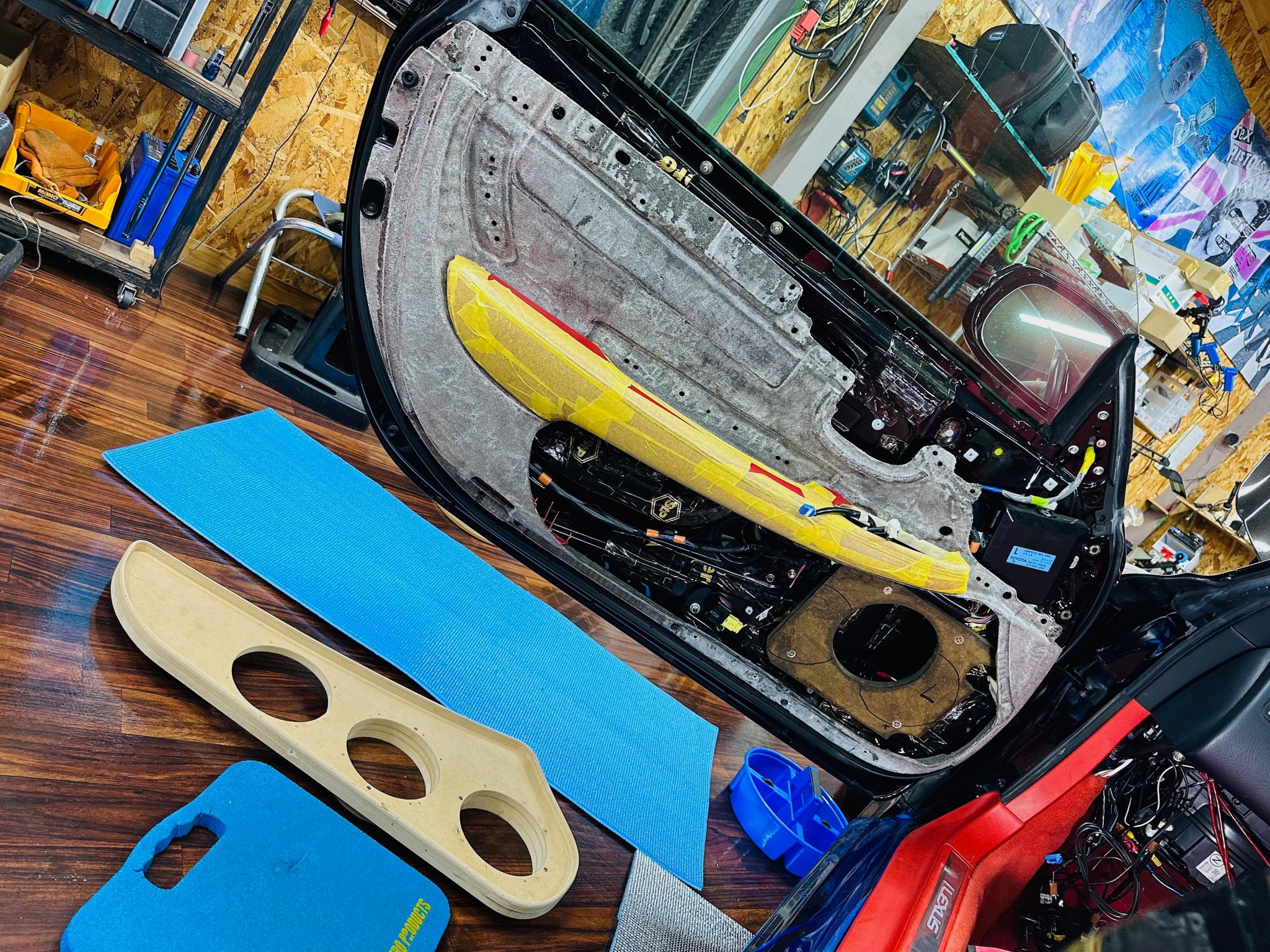 レクサス SC430 カスタムカーオーディオ：トリプルドアスピーカー＋アウターバッフルドアパネル製作