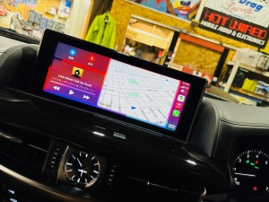 レクサス　純正ナビ　lexus lx570 ワイヤレス　CarPlay 後付け　カーオーディオ　カープレイ　グーグルマップ　HDMI インターフェース　外部入力　映像入力　Fire TV Stick アマゾンプライム　プライムビデオ　ネットフリックス　hulu amazon ファイヤースティック　ファイヤーtv tvスティック　ビデオ入力　aux Android Auto ミラーリング　Youtube ユーチューブ　firetv ホットワイヤード　名古屋　フルスクリーン　全画面　2画面　12.3インチ　アップデート