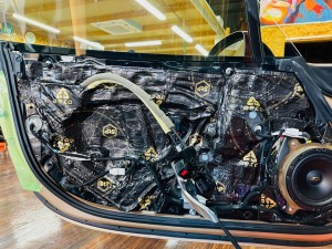 Mitsuoka 光岡　ロックスター　rockstar nd ロードスター　バディ　光岡自動車　純正bose スピーカー交換　ボーズ　マツコネ　音質　オーディオ　カーオーディオ　ツイーター　アルカンターラ　張り替え　サブウーハー  ツイーター　埋込　デッドニング　調音施工　Mercury Car Audio マーキュリー　ホットワイヤード　HOT WIRED 名古屋　マツダ純正　純正ボーズ  純正bose boseサウンド　ボーズサウンド　カロッツェリア