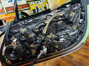 Mitsuoka 光岡　ロックスター　rockstar nd ロードスター　バディ　光岡自動車　純正bose スピーカー交換　ボーズ　マツコネ　音質　オーディオ　カーオーディオ　ツイーター　アルカンターラ　張り替え　サブウーハー  ツイーター　埋込　デッドニング　調音施工　Mercury Car Audio マーキュリー　ホットワイヤード　HOT WIRED 名古屋　マツダ純正　純正ボーズ  純正bose boseサウンド　ボーズサウンド　カロッツェリア