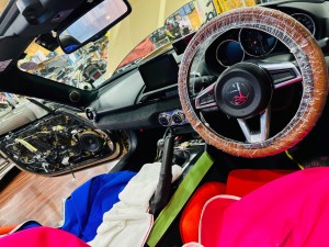 Mitsuoka 光岡　ロックスター　rockstar nd ロードスター　バディ　光岡自動車　純正bose スピーカー交換　ボーズ　マツコネ　音質　オーディオ　カーオーディオ　ツイーター　アルカンターラ　張り替え　サブウーハー  ツイーター　埋込　デッドニング　調音施工　Mercury Car Audio マーキュリー　ホットワイヤード　HOT WIRED 名古屋　マツダ純正　純正ボーズ  純正bose boseサウンド　ボーズサウンド　カロッツェリア