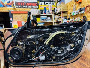 Mitsuoka 光岡　ロックスター　rockstar nd ロードスター　バディ　光岡自動車　純正bose スピーカー交換　ボーズ　マツコネ　音質　オーディオ　カーオーディオ　ツイーター　アルカンターラ　張り替え　サブウーハー  ツイーター　埋込　デッドニング　調音施工　Mercury Car Audio マーキュリー　ホットワイヤード　HOT WIRED 名古屋　マツダ純正　純正ボーズ  純正bose boseサウンド　ボーズサウンド　カロッツェリア