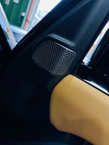 ローバー　ジャガー　純正　メリディアン　MERIDIAN スピーカー　交換　センタースピーカー スコーカー　ドアスピーカー オーディオ　カーオーディオ　音質　向上　改善　ツイーター　高音　低音　中音　純正メリディアン　ローバー純正　ディフェンダー　レンジローバー　ランドローバー　イボーグ　フリーランダー　ディスカバリー　ジャガー純正　ウーハー　ツイーター　センタースピーカー　HOT WIRED ホットワイヤード　名古屋　ワイドレンジドライバー　フルレンジスピーカー　8センチ　３インチ　２インチ　6センチ　カーオーディオ専門店　インナーバッフル　通販