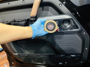ローバー　ジャガー　純正　メリディアン　MERIDIAN スピーカー　交換　センタースピーカー スコーカー　ドアスピーカー オーディオ　カーオーディオ　音質　向上　改善　ツイーター　高音　低音　中音　純正メリディアン　ローバー純正　ディフェンダー　レンジローバー　ランドローバー　イボーグ　フリーランダー　ディスカバリー　ジャガー純正　ウーハー　ツイーター　センタースピーカー　HOT WIRED ホットワイヤード　名古屋　ワイドレンジドライバー　フルレンジスピーカー　8センチ　３インチ　２インチ　6センチ　カーオーディオ専門店　インナーバッフル　通販