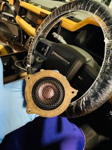 ローバー　ジャガー　純正　メリディアン　MERIDIAN スピーカー　交換　センタースピーカー スコーカー　ドアスピーカー オーディオ　カーオーディオ　音質　向上　改善　ツイーター　高音　低音　中音　純正メリディアン　ローバー純正　ディフェンダー　レンジローバー　ランドローバー　イボーグ　フリーランダー　ディスカバリー　ジャガー純正　ウーハー　ツイーター　センタースピーカー　HOT WIRED ホットワイヤード　名古屋　ワイドレンジドライバー　フルレンジスピーカー　8センチ　３インチ　２インチ　6センチ　カーオーディオ専門店