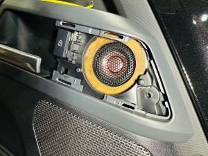 ローバー　ジャガー　純正　メリディアン　MERIDIAN スピーカー　交換　センタースピーカー スコーカー　ドアスピーカー オーディオ　カーオーディオ　音質　向上　改善　ツイーター　高音　低音　中音　純正メリディアン　ローバー純正　ディフェンダー　レンジローバー　ランドローバー　イボーグ　フリーランダー　ディスカバリー　ジャガー純正　ウーハー　ツイーター　センタースピーカー　HOT WIRED ホットワイヤード　名古屋　ワイドレンジドライバー　フルレンジスピーカー　8センチ　３インチ　２インチ　6センチ　カーオーディオ専門店