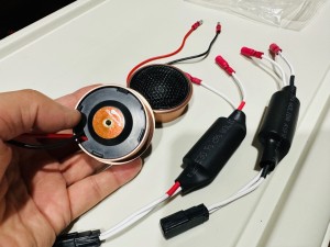 Mitsuoka 光岡　ロックスター　rockstar nd ロードスター　バディ　光岡自動車　純正bose スピーカー交換　ボーズ　マツコネ　音質　オーディオ　カーオーディオ　ツイーター　アルカンターラ　張り替え　サブウーハー ツイーター　埋込　デッドニング　調音施工　Mercury Car Audio マーキュリー　ホットワイヤード　HOT WIRED 名古屋　マツダ純正　純正ボーズ 純正bose boseサウンド　ボーズサウンド　カロッツェリア　オリジナル　ハイパスフィルター ネットワーク