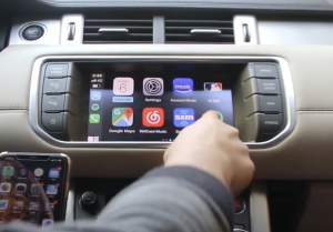 レンジローバー　後付け　CarPlay カープレイ　Android Auto アンドロイド　ワイヤレス　ランドローバー　ディフェンダー　ディスカバリー　イボーグ　ジャガー　名古屋　HOT WIRED ホットワイヤード　iPhone アイフォン　スマホ　グーグルマップ　Youtube 動画再生　動画アプリ　