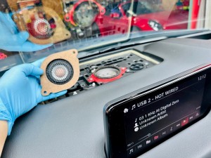 マツダ純正ボーズ　純正bose 純正ボーズ　ボーズサウンド　bose cx-5 cx-8 ndロードスター cx60 cx30 cx80 xc-9 cx90 mazda6 センタースピーカー　サラウンドスピーカー　スピーカー交換　センタースピーカー交換　ツイーター交換　音質改善　カーオーディオ　カーオーディオ専門店　HOT WIRED 名古屋　ホットワイヤード　マツコネ　音質改善　インピーダンス　フェーズ　位相最適化