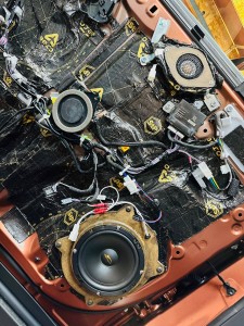 Lexus rx5000h rx450 rx350 rx is es ls lx lc rc nc レクサス　純正　マークレビンソン mark Levinson スピーカー交換　音質改善　音質向上　ダッシュボード　ツイドラー　センタースピーカー　ツイーター　高音　低音　ミッドレンジ　スコーカー　純正マークレビンソン マクレビ レクサス純正　サラウンド　ハイファイ　ハイエンドカーオーディオ　スピーカー交換　サブウーハー リアスピーカー　ドアスピーカー グリル　インナーバッフル　インピーダンス　ワイドレンジ　フルレンジ　コアキシャル　周波数　解析　プロセッサー　dsp 車内の静音化　調音施工　制振　防振　デッドニング