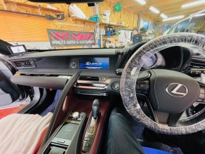 LC500 ワイヤレス　CarPlay カープレイ　後付け　Android Auto アンドロイド　iPhone グーグルマップ　HDMI USB 映像入力　レクサス純正　純正ナビ　LEXUS レクサス 全画面表示　Youtube HULU NETFLIX 動画再生　動画視聴　Apple CarPlay レクサス専用　HOT WIRED ホットワイヤード