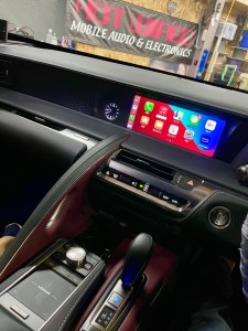 LC500 ワLC500イヤレス　CarPlay カープレイ　後付け　Android Auto アンドロイド　iPhone グーグルマップ　HDMI USB 映像入力　レクサス純正　純正ナビ　LEXUS レクサス 全画面表示　Youtube HULU NETFLIX 動画再生　動画視聴　Apple CarPlay レクサス専用　HOT WIRED ホットワイヤード