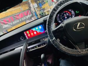 LC500 ワイヤレス　CarPlay カープレイ　後付け　Android Auto アンドロイド　iPhone グーグルマップ　HDMI USB 映像入力　レクサス純正　純正ナビ　LEXUS レクサス 全画面表示　Youtube HULU NETFLIX 動画再生　動画視聴　Apple CarPlay レクサス専用　HOT WIRED ホットワイヤード