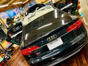 アウディ　他府県ナンバー　ホットワイヤード　名古屋のカーオーディオ専門店「HOT WIRED」　audi スピーカー交換　純正bose 純正ボーズ　ボーズサウンド  bose b&o ボーズなし　ボーズレス　CarPlay カーオーディオ　ツイーター　サブウーハー  アウディ純正　mmi デッドニング