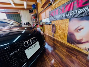 アウディ　他府県ナンバー　ホットワイヤード　名古屋のカーオーディオ専門店「HOT WIRED」　audi スピーカー交換　純正bose 純正ボーズ　ボーズサウンド  bose b&o ボーズなし　ボーズレス　CarPlay カーオーディオ　ツイーター　サブウーハー  アウディ純正　mmi デッドニング